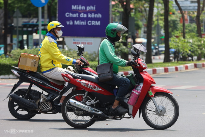 Tài xế xe ôm công nghệ ở TP HCM, tháng 4/2026. Ảnh: Quỳnh Trần