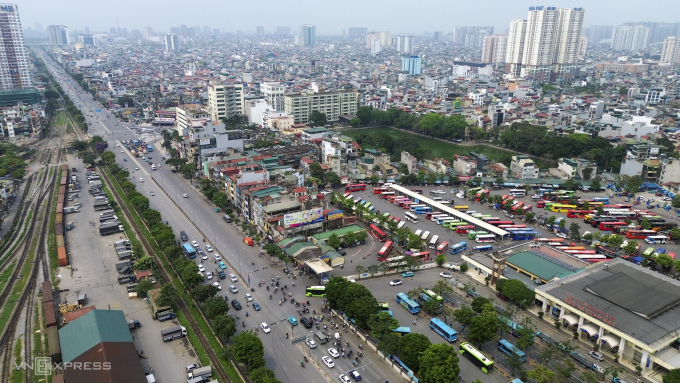 Bến xe Giáp Bát nằm trong khu vực vành đai 3. Ảnh: Phạm Chiểu