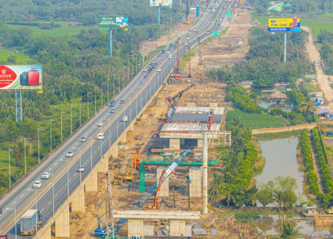 Công trường dự án mở rộng cao tốc TP HCM - Trung Lương. Ảnh: Phương Linh